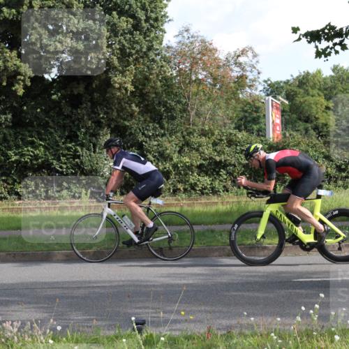 10.08.2025 - GEWOBA Citytriathlon Bremen Yannick Fuchs http://msf.ph/oto/8562438 10.08.2025 10:40:05 Radfahren 55, 57, 61, 77, 79, 91, 135, 197, 227, 398, 496 meine-sportfotos.de