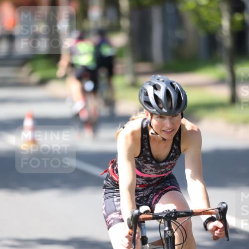 10.08.2025 - GEWOBA Citytriathlon Bremen Yannick Fuchs http://msf.ph/oto/8562439 10.08.2025 14:29:40 Radfahren 117, 179, 206, 212, 226, 275, 351, 365, 373, 405, 466, 468, 487, 517 meine-sportfotos.de