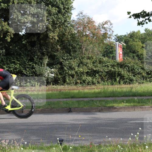 10.08.2025 - GEWOBA Citytriathlon Bremen Yannick Fuchs http://msf.ph/oto/8562444 10.08.2025 10:40:06 Radfahren 11, 55, 57, 61, 77, 79, 91, 135, 197, 227, 398, 496 meine-sportfotos.de