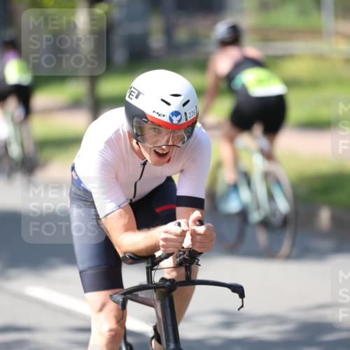 10.08.2025 - GEWOBA Citytriathlon Bremen Yannick Fuchs http://msf.ph/oto/8562448 10.08.2025 14:29:43 Radfahren 179, 212, 226, 275, 327, 351, 373, 405, 466, 468, 487, 517 meine-sportfotos.de