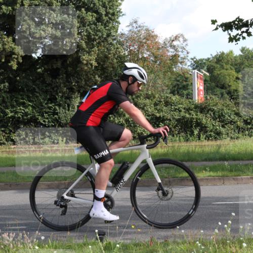 10.08.2025 - GEWOBA Citytriathlon Bremen Yannick Fuchs http://msf.ph/oto/8562451 10.08.2025 10:40:07 Radfahren 11, 55, 57, 61, 77, 79, 91, 135, 197, 227, 398, 496 meine-sportfotos.de