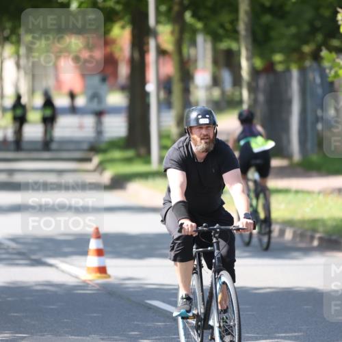 10.08.2025 - GEWOBA Citytriathlon Bremen Yannick Fuchs http://msf.ph/oto/8562473 10.08.2025 14:30:01 Radfahren 42, 95, 112, 183, 275, 315, 327, 337, 429, 454, 468 meine-sportfotos.de