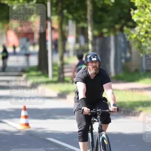 10.08.2025 - GEWOBA Citytriathlon Bremen Yannick Fuchs http://msf.ph/oto/8562475 10.08.2025 14:30:01 Radfahren 42, 95, 112, 183, 275, 315, 327, 337, 429, 454, 468 meine-sportfotos.de