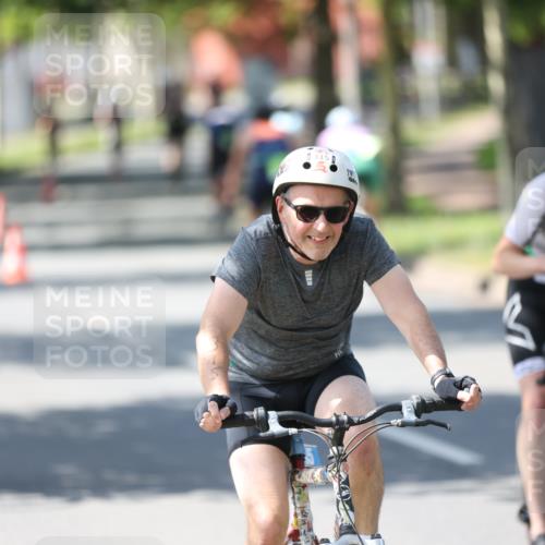 10.08.2025 - GEWOBA Citytriathlon Bremen Yannick Fuchs http://msf.ph/oto/8562496 10.08.2025 14:30:07 Radfahren 42, 66, 95, 112, 148, 149, 183, 315, 327, 337, 400, 402, 429, 454 meine-sportfotos.de