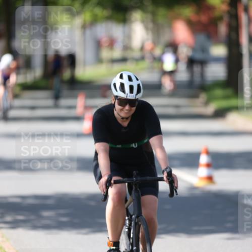 10.08.2025 - GEWOBA Citytriathlon Bremen Yannick Fuchs http://msf.ph/oto/8562528 10.08.2025 14:30:12 Radfahren 42, 66, 95, 112, 148, 149, 315, 337, 361, 374, 400, 402, 410, 429, 454 meine-sportfotos.de