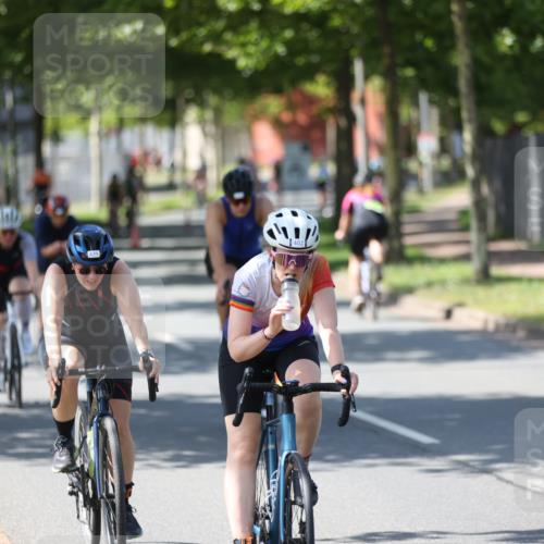 10.08.2025 - GEWOBA Citytriathlon Bremen Yannick Fuchs http://msf.ph/oto/8562537 10.08.2025 14:30:17 Radfahren 8, 33, 42, 66, 95, 112, 148, 149, 329, 337, 338, 361, 374, 400, 402, 410, 429, 492 meine-sportfotos.de
