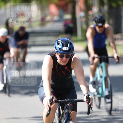 10.08.2025 - GEWOBA Citytriathlon Bremen Yannick Fuchs http://msf.ph/oto/8562541 10.08.2025 14:30:18 Radfahren 8, 33, 42, 66, 95, 112, 148, 149, 329, 338, 347, 361, 374, 400, 402, 410, 429, 492 meine-sportfotos.de