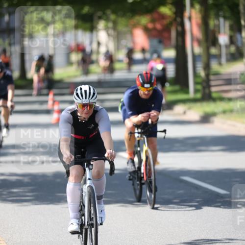 10.08.2025 - GEWOBA Citytriathlon Bremen Yannick Fuchs http://msf.ph/oto/8562546 10.08.2025 14:30:18 Radfahren 8, 33, 42, 66, 95, 112, 148, 149, 329, 338, 347, 361, 374, 400, 402, 410, 429, 492 meine-sportfotos.de