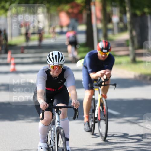 10.08.2025 - GEWOBA Citytriathlon Bremen Yannick Fuchs http://msf.ph/oto/8562551 10.08.2025 14:30:19 Radfahren 8, 33, 66, 95, 148, 149, 329, 338, 347, 361, 374, 400, 402, 410, 429, 492 meine-sportfotos.de