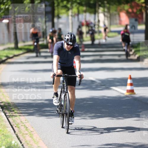 10.08.2025 - GEWOBA Citytriathlon Bremen Yannick Fuchs http://msf.ph/oto/8562557 10.08.2025 14:30:19 Radfahren 8, 33, 66, 95, 148, 149, 329, 338, 347, 361, 374, 400, 402, 410, 429, 492 meine-sportfotos.de