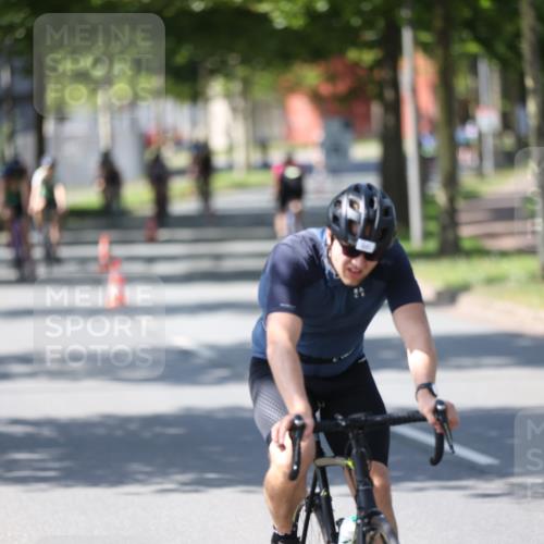 10.08.2025 - GEWOBA Citytriathlon Bremen Yannick Fuchs http://msf.ph/oto/8562566 10.08.2025 14:30:20 Radfahren 8, 33, 66, 95, 148, 149, 329, 338, 347, 361, 374, 400, 402, 410, 429, 492 meine-sportfotos.de