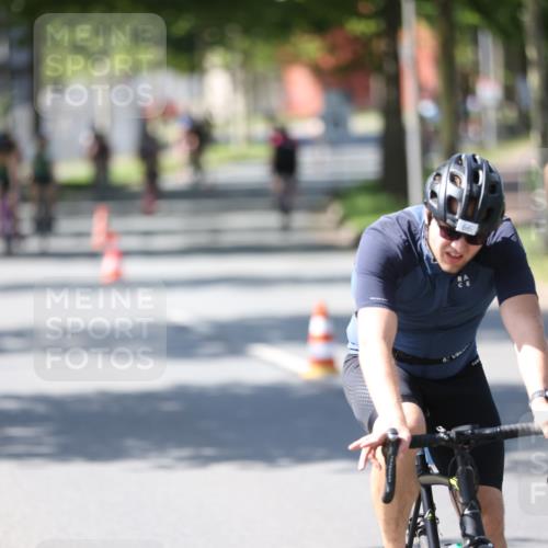 10.08.2025 - GEWOBA Citytriathlon Bremen Yannick Fuchs http://msf.ph/oto/8562568 10.08.2025 14:30:20 Radfahren 8, 33, 66, 95, 148, 149, 329, 338, 347, 361, 374, 400, 402, 410, 429, 492 meine-sportfotos.de