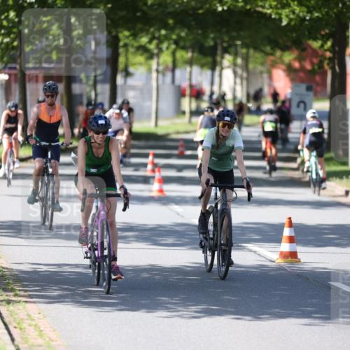 10.08.2025 - GEWOBA Citytriathlon Bremen Yannick Fuchs http://msf.ph/oto/8562576 10.08.2025 14:30:24 Radfahren 8, 33, 66, 148, 149, 329, 338, 347, 361, 374, 400, 402, 410, 429, 461, 492 meine-sportfotos.de