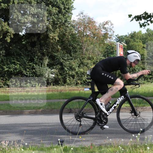 10.08.2025 - GEWOBA Citytriathlon Bremen Yannick Fuchs http://msf.ph/oto/8562577 10.08.2025 10:40:37 Radfahren 23, 39, 65, 67, 125, 141, 229, 368, 505 meine-sportfotos.de