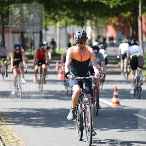10.08.2025 - GEWOBA Citytriathlon Bremen Yannick Fuchs http://msf.ph/oto/8562586 10.08.2025 14:30:26 Radfahren 8, 33, 66, 148, 149, 328, 329, 338, 345, 347, 361, 374, 381, 400, 402, 410, 461, 492 meine-sportfotos.de