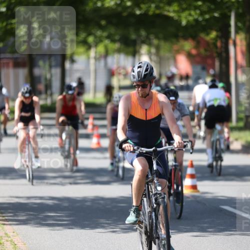 10.08.2025 - GEWOBA Citytriathlon Bremen Yannick Fuchs http://msf.ph/oto/8562589 10.08.2025 14:30:26 Radfahren 8, 33, 66, 148, 149, 328, 329, 338, 345, 347, 361, 374, 381, 400, 402, 410, 461, 492 meine-sportfotos.de
