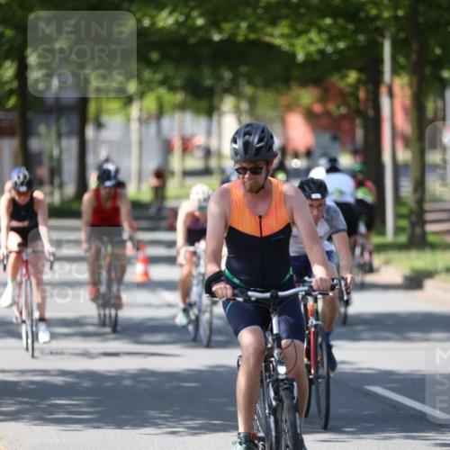 10.08.2025 - GEWOBA Citytriathlon Bremen Yannick Fuchs http://msf.ph/oto/8562591 10.08.2025 14:30:26 Radfahren 8, 33, 66, 148, 149, 328, 329, 338, 345, 347, 361, 374, 381, 400, 402, 410, 461, 492 meine-sportfotos.de