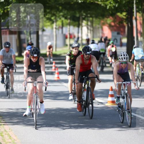 10.08.2025 - GEWOBA Citytriathlon Bremen Yannick Fuchs http://msf.ph/oto/8562603 10.08.2025 14:30:27 Radfahren 8, 33, 66, 148, 149, 328, 329, 338, 345, 347, 361, 374, 381, 400, 402, 410, 461, 492 meine-sportfotos.de