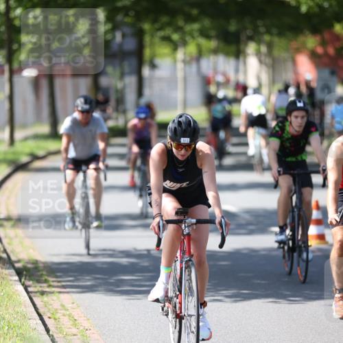 10.08.2025 - GEWOBA Citytriathlon Bremen Yannick Fuchs http://msf.ph/oto/8562606 10.08.2025 14:30:28 Radfahren 8, 33, 66, 107, 148, 149, 178, 328, 329, 338, 345, 347, 356, 361, 374, 381, 410, 461, 492 meine-sportfotos.de