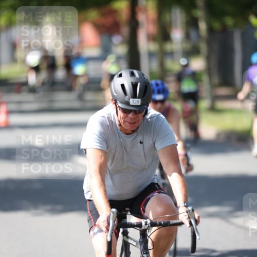 10.08.2025 - GEWOBA Citytriathlon Bremen Yannick Fuchs http://msf.ph/oto/8562610 10.08.2025 14:30:30 Radfahren 8, 12, 33, 66, 107, 148, 149, 178, 328, 329, 338, 341, 345, 347, 356, 361, 374, 381, 409, 410, 461, 492 meine-sportfotos.de