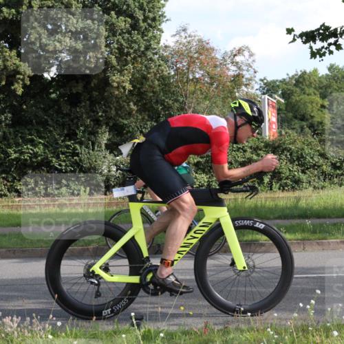 10.08.2025 - GEWOBA Citytriathlon Bremen Yannick Fuchs http://msf.ph/oto/8562618 10.08.2025 10:40:51 Radfahren 23, 67, 73, 139, 141, 237, 368, 431, 505 meine-sportfotos.de