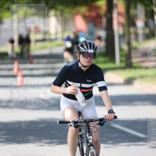 10.08.2025 - GEWOBA Citytriathlon Bremen Yannick Fuchs http://msf.ph/oto/8562624 10.08.2025 14:30:34 Radfahren 8, 12, 33, 107, 178, 328, 329, 338, 341, 345, 347, 356, 361, 381, 399, 409, 410, 416, 461, 492 meine-sportfotos.de