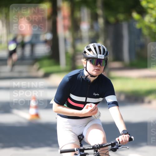 10.08.2025 - GEWOBA Citytriathlon Bremen Yannick Fuchs http://msf.ph/oto/8562628 10.08.2025 14:30:35 Radfahren 8, 12, 33, 107, 178, 328, 329, 338, 341, 345, 347, 356, 361, 381, 399, 409, 416, 461, 492 meine-sportfotos.de