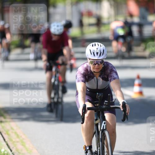 10.08.2025 - GEWOBA Citytriathlon Bremen Yannick Fuchs http://msf.ph/oto/8562630 10.08.2025 14:30:38 Radfahren 8, 12, 33, 107, 178, 328, 329, 338, 341, 345, 347, 356, 381, 399, 409, 416, 461, 492 meine-sportfotos.de