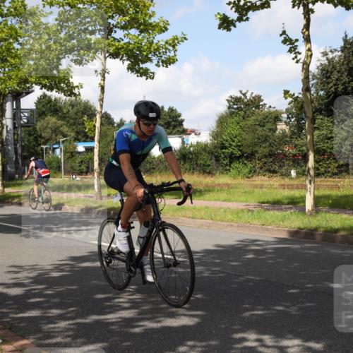10.08.2025 - GEWOBA Citytriathlon Bremen Yannick Fuchs http://msf.ph/oto/8562631 10.08.2025 12:29:00 Radfahren 573, 659, 851 meine-sportfotos.de