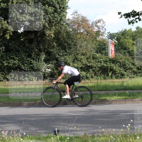 10.08.2025 - GEWOBA Citytriathlon Bremen Yannick Fuchs http://msf.ph/oto/8562632 10.08.2025 10:40:55 Radfahren 37, 67, 73, 139, 141, 153, 203, 237, 431, 505 meine-sportfotos.de