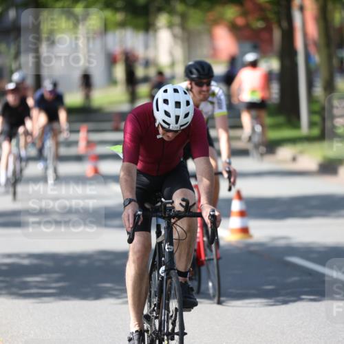 10.08.2025 - GEWOBA Citytriathlon Bremen Yannick Fuchs http://msf.ph/oto/8562639 10.08.2025 14:30:39 Radfahren 8, 12, 33, 107, 178, 328, 341, 345, 347, 356, 381, 399, 409, 416, 461, 492, 504 meine-sportfotos.de