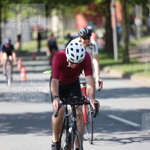 10.08.2025 - GEWOBA Citytriathlon Bremen Yannick Fuchs http://msf.ph/oto/8562641 10.08.2025 14:30:39 Radfahren 8, 12, 33, 107, 178, 328, 341, 345, 347, 356, 381, 399, 409, 416, 461, 492, 504 meine-sportfotos.de
