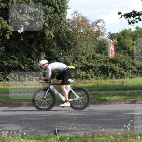 10.08.2025 - GEWOBA Citytriathlon Bremen Yannick Fuchs http://msf.ph/oto/8562650 10.08.2025 10:40:58 Radfahren 37, 67, 73, 139, 141, 153, 203, 237, 369, 431 meine-sportfotos.de