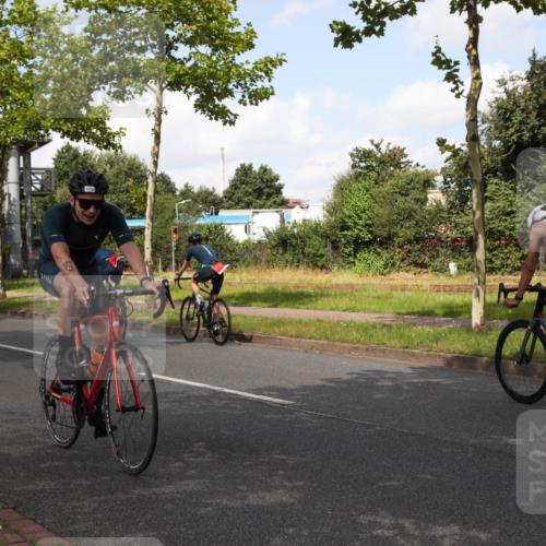 10.08.2025 - GEWOBA Citytriathlon Bremen Yannick Fuchs http://msf.ph/oto/8562661 10.08.2025 12:29:18 Radfahren 576, 583, 605, 656, 679, 771, 799, 1007, 1030 meine-sportfotos.de