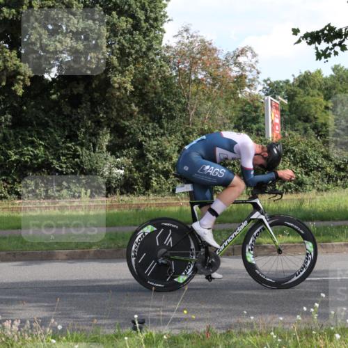 10.08.2025 - GEWOBA Citytriathlon Bremen Yannick Fuchs http://msf.ph/oto/8562663 10.08.2025 10:41:02 Radfahren 37, 67, 73, 139, 153, 203, 237, 369, 431 meine-sportfotos.de