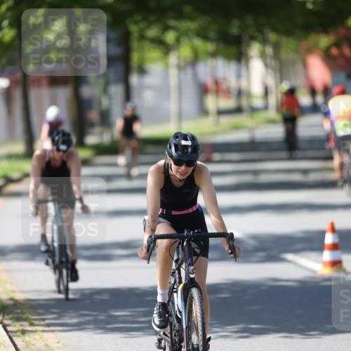 10.08.2025 - GEWOBA Citytriathlon Bremen Yannick Fuchs http://msf.ph/oto/8562669 10.08.2025 14:30:43 Radfahren 12, 107, 178, 328, 341, 345, 347, 356, 381, 399, 409, 416, 461, 504, 510 meine-sportfotos.de
