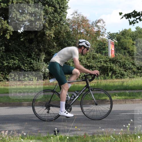 10.08.2025 - GEWOBA Citytriathlon Bremen Yannick Fuchs http://msf.ph/oto/8562676 10.08.2025 10:41:04 Radfahren 37, 73, 139, 153, 203, 237, 369, 431 meine-sportfotos.de