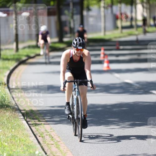10.08.2025 - GEWOBA Citytriathlon Bremen Yannick Fuchs http://msf.ph/oto/8562678 10.08.2025 14:30:44 Radfahren 12, 107, 175, 178, 328, 341, 345, 356, 381, 399, 409, 416, 461, 504, 510 meine-sportfotos.de