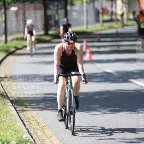 10.08.2025 - GEWOBA Citytriathlon Bremen Yannick Fuchs http://msf.ph/oto/8562680 10.08.2025 14:30:44 Radfahren 12, 107, 175, 178, 328, 341, 345, 356, 381, 399, 409, 416, 461, 504, 510 meine-sportfotos.de