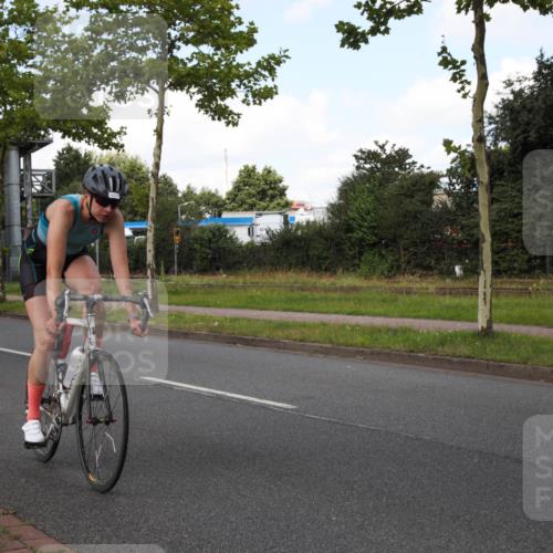 10.08.2025 - GEWOBA Citytriathlon Bremen Yannick Fuchs http://msf.ph/oto/8562686 10.08.2025 12:29:36 Radfahren 645, 679, 687, 751, 771, 922, 927, 1030 meine-sportfotos.de