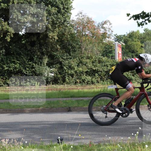 10.08.2025 - GEWOBA Citytriathlon Bremen Yannick Fuchs http://msf.ph/oto/8562687 10.08.2025 10:41:07 Radfahren 37, 73, 139, 153, 203, 237, 369 meine-sportfotos.de