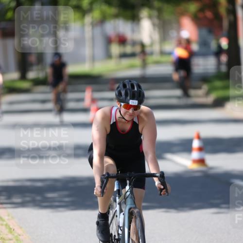 10.08.2025 - GEWOBA Citytriathlon Bremen Yannick Fuchs http://msf.ph/oto/8562688 10.08.2025 14:30:44 Radfahren 12, 107, 175, 178, 328, 341, 345, 356, 381, 399, 409, 416, 461, 504, 510 meine-sportfotos.de
