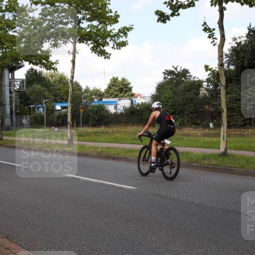 10.08.2025 - GEWOBA Citytriathlon Bremen Yannick Fuchs http://msf.ph/oto/8562690 10.08.2025 12:29:37 Radfahren 645, 679, 687, 751, 771, 922, 927, 1030 meine-sportfotos.de
