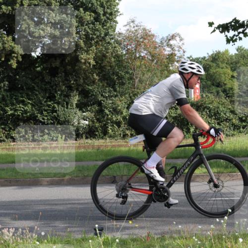10.08.2025 - GEWOBA Citytriathlon Bremen Yannick Fuchs http://msf.ph/oto/8562693 10.08.2025 10:41:07 Radfahren 37, 73, 139, 153, 203, 237, 369 meine-sportfotos.de