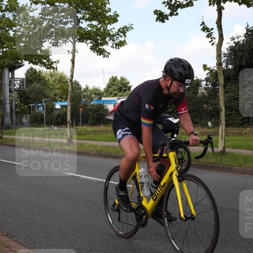 10.08.2025 - GEWOBA Citytriathlon Bremen Yannick Fuchs http://msf.ph/oto/8562706 10.08.2025 12:29:47 Radfahren 645, 688, 699, 751, 922, 927, 942 meine-sportfotos.de