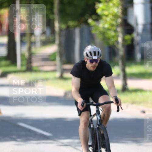 10.08.2025 - GEWOBA Citytriathlon Bremen Yannick Fuchs http://msf.ph/oto/8562720 10.08.2025 14:32:20 Radfahren 104, 105, 113, 284, 299, 344, 355, 359, 362, 366, 370, 376, 393, 433, 463, 489, 508 meine-sportfotos.de