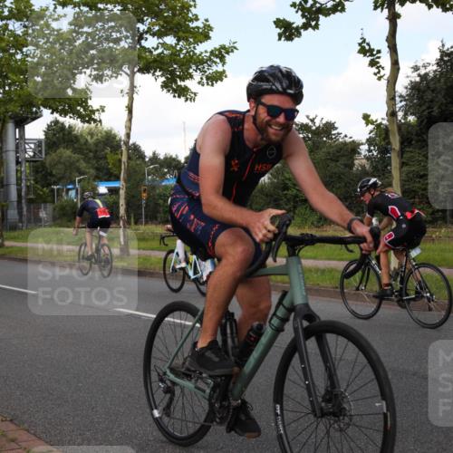10.08.2025 - GEWOBA Citytriathlon Bremen Yannick Fuchs http://msf.ph/oto/8562730 10.08.2025 12:29:59 Radfahren 640, 675, 688, 699, 717, 760, 769, 875, 884, 942, 960 meine-sportfotos.de