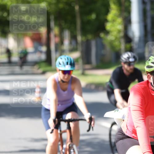 10.08.2025 - GEWOBA Citytriathlon Bremen Yannick Fuchs http://msf.ph/oto/8562739 10.08.2025 14:32:22 Radfahren 104, 105, 113, 284, 299, 344, 355, 359, 362, 366, 370, 376, 393, 433, 463, 489, 508 meine-sportfotos.de
