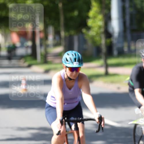 10.08.2025 - GEWOBA Citytriathlon Bremen Yannick Fuchs http://msf.ph/oto/8562741 10.08.2025 14:32:23 Radfahren 104, 105, 113, 284, 299, 344, 355, 359, 362, 366, 370, 393, 433, 463, 489, 508 meine-sportfotos.de