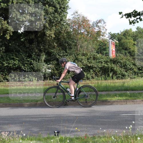 10.08.2025 - GEWOBA Citytriathlon Bremen Yannick Fuchs http://msf.ph/oto/8562743 10.08.2025 10:41:28 Radfahren 15, 191, 195, 484 meine-sportfotos.de